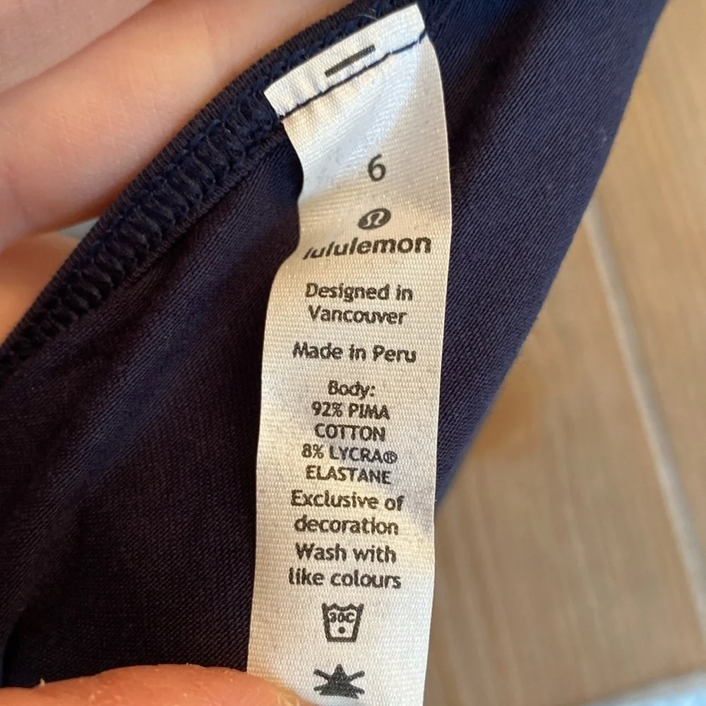 Lululemon Navy Cropped Tank Size 6